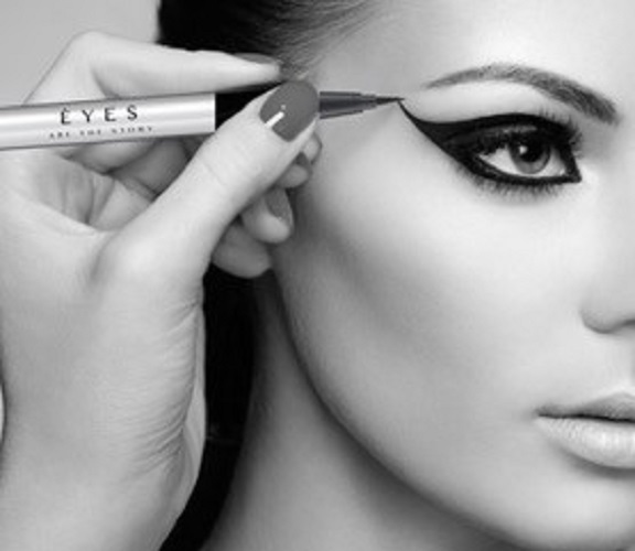 Cosmetics for Dry Eyes: Top Makeup Tips for Sensitive Skin